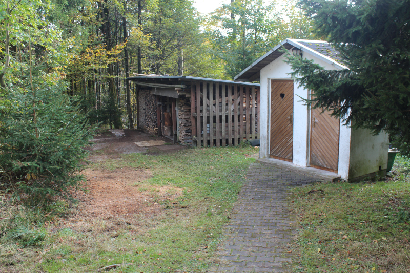 Holzplatz/Toilette