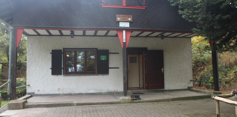 Vorderansicht Hütte